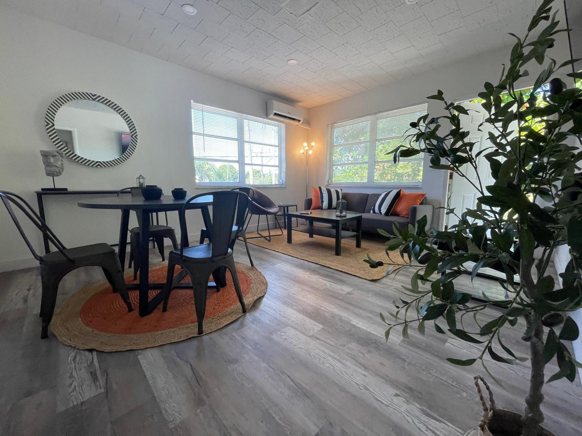 Fully Equipped Apartments With Parking Near Cocowalk Miami Exterior photo